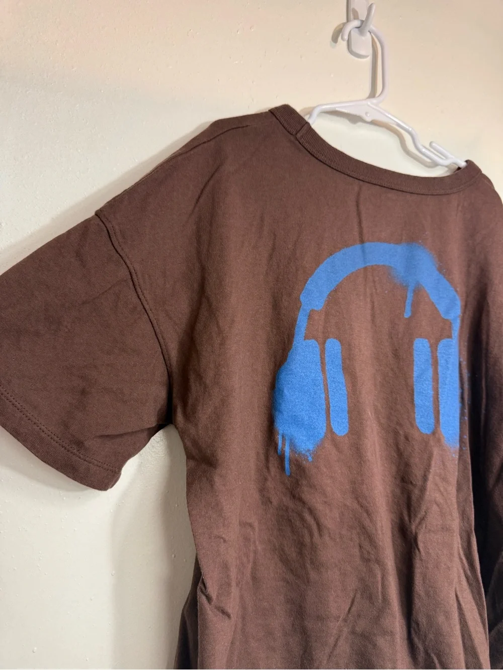 4/$10 bundles Cat & Jack Brown Short Sleeve Tee with Blue Music Graphic